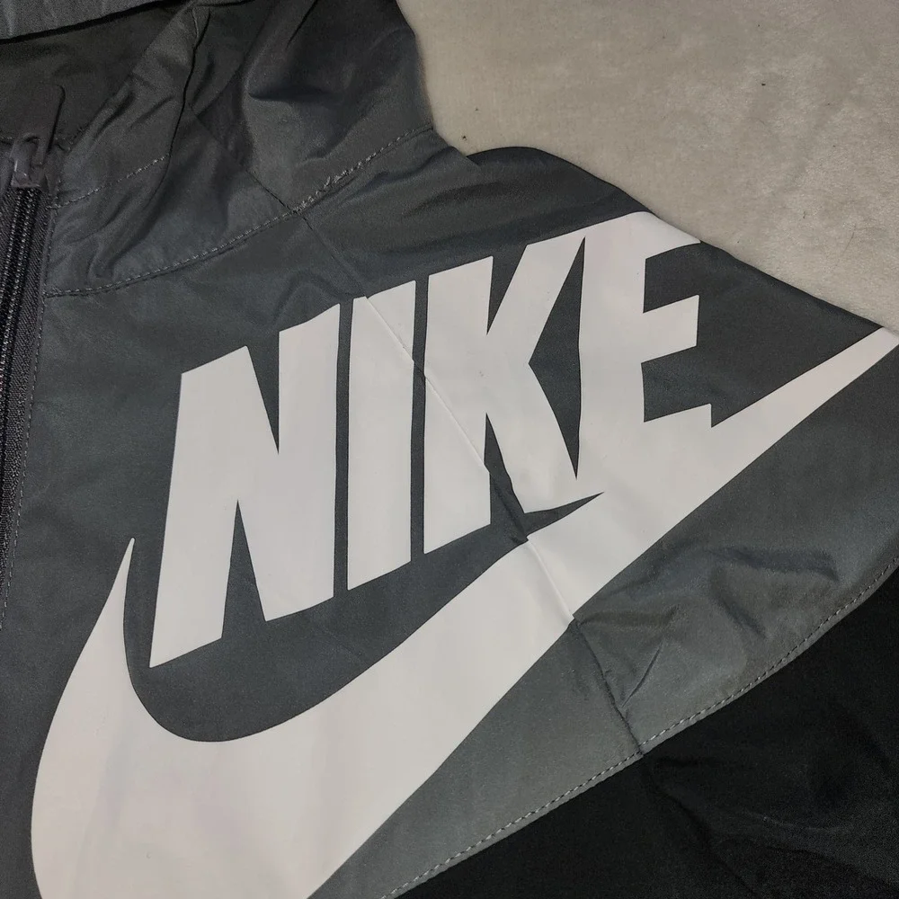 Nike Boys Windrunner Windbreaker Jacket Black Grey Packable Hooded Youth Medium